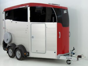 Ifor Williams Pferdeanhänger HBX 506|Sattelkammer|rot