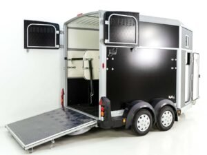 Ifor Williams Pferdeanhänger HB511|Sattelkammer|schwarz